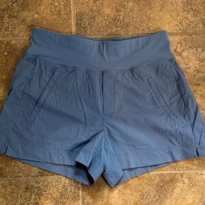Athleta Women's Slate Trekkie North Short Sz 4